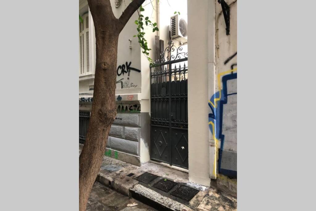 Exarcheia: Independent Ground Floor House. Athens Exterior photo